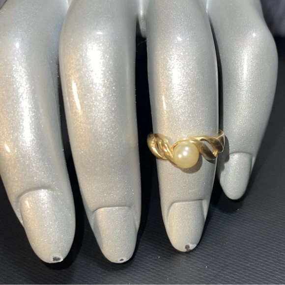 Jewelry - Gold Tone Fashion Ring With Imitation Pearl Sz. 6 1/4 Beautiful band and Ring!